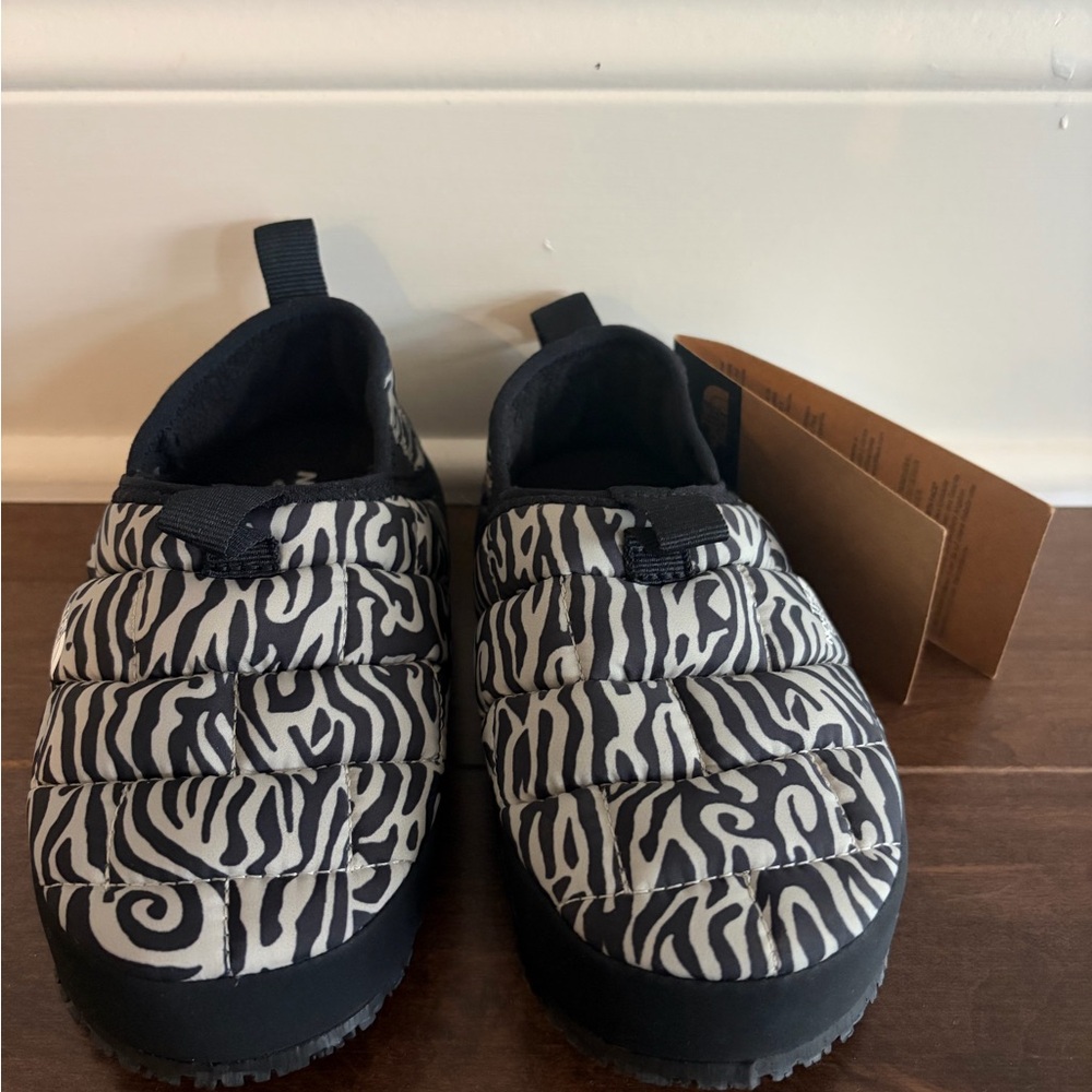 The North Face Thermoball / Traction Mule II kids slippers, size 11 NWT